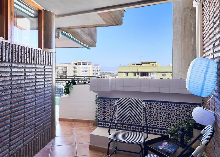 Ocean Views & Remote Work Apartment Torremolinos